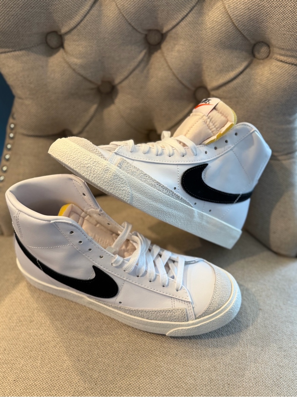 New NIKE Women's Blazer Mid '77 Basketball Shoe size 8